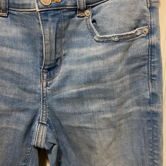 AE “Artist Crop” Like New - Picture 4 of 5